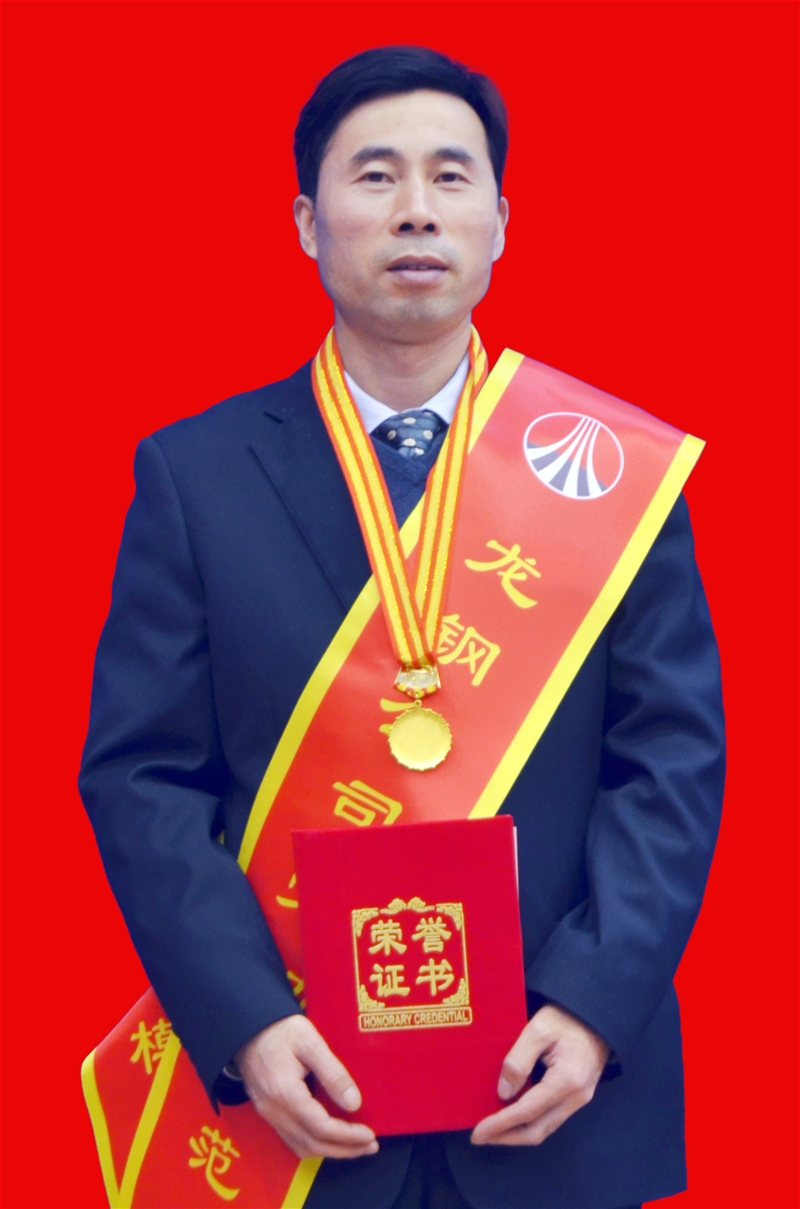 立足本職 愛(ài)崗敬業(yè) 勇做創(chuàng)新實(shí)干的新型軋鋼人——柏曉峰